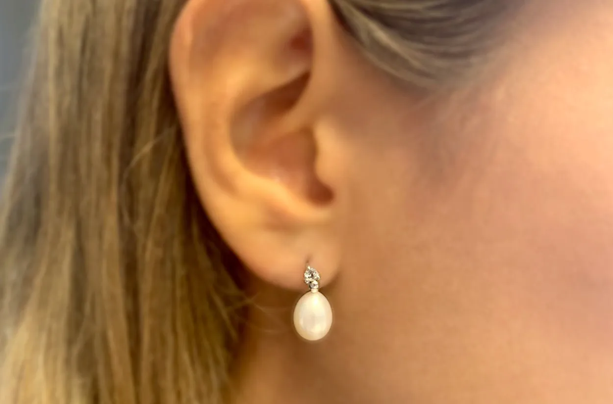 Earrings 18kt Gold Oval Pearls & Diamonds