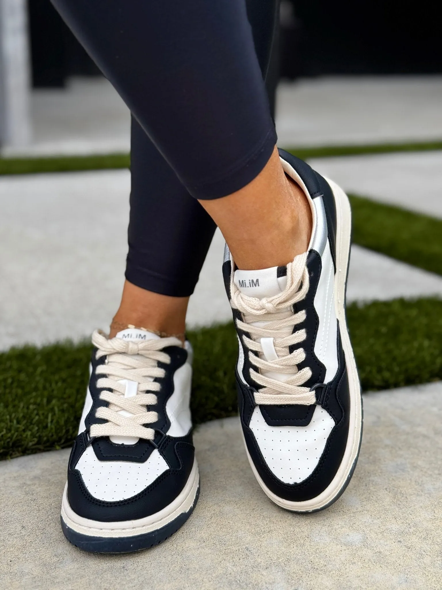 Payton Sneaker (Black)